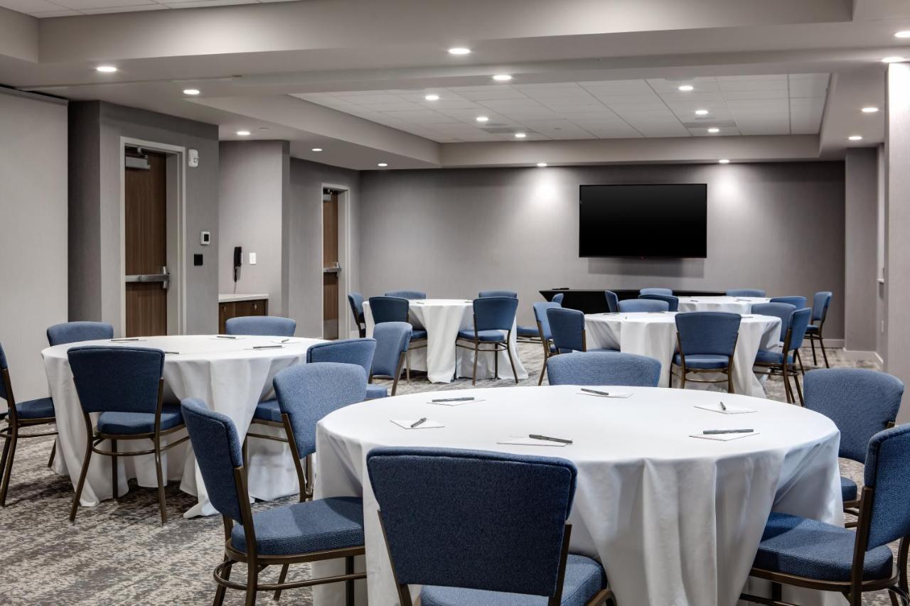 Staybridge Suites - Iowa City - Coralville By Ihg Dış mekan fotoğraf